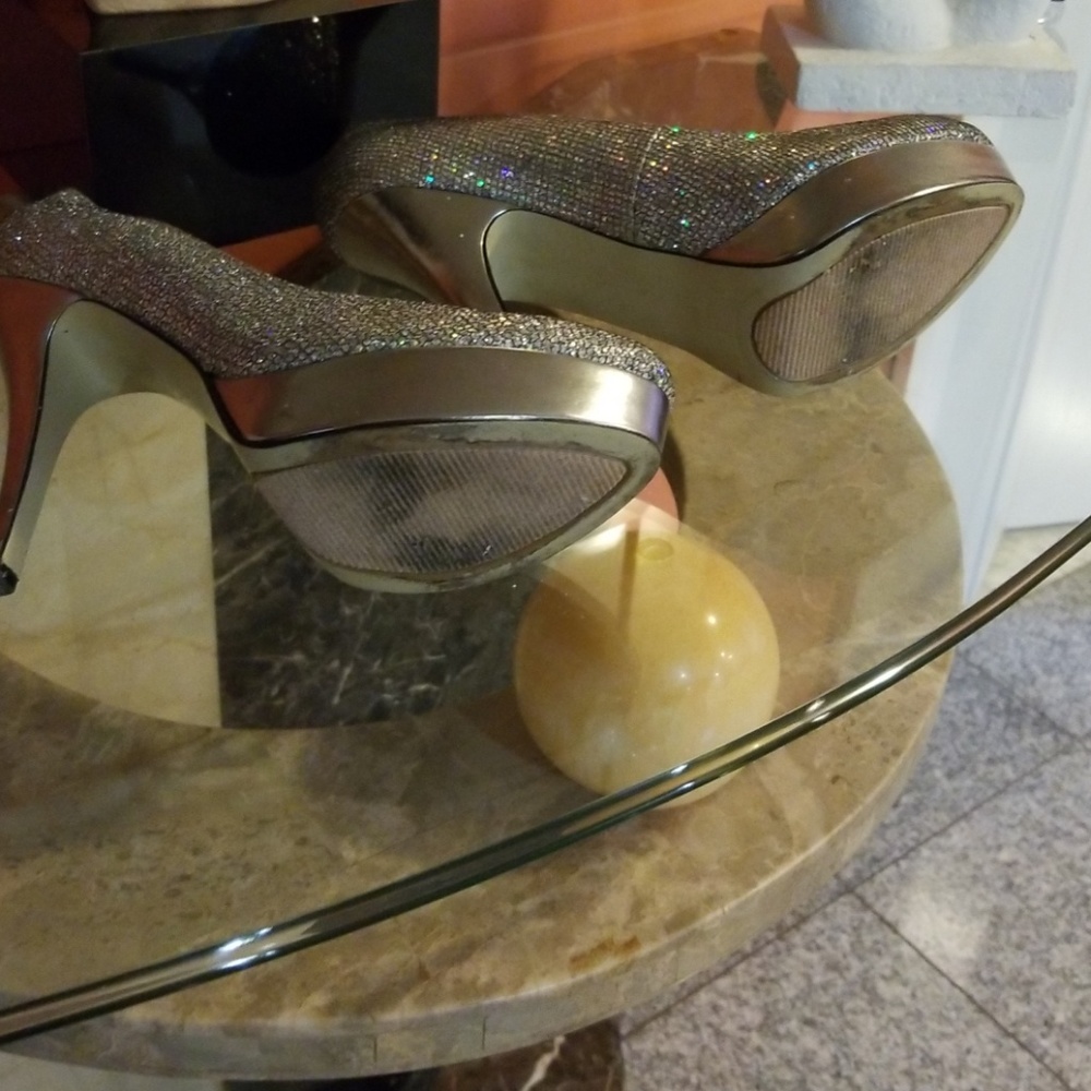 Shoes - Picture 3 of 4